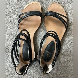 Women's Isola Black Gladiator Style Flat Strappy Sandals size 8